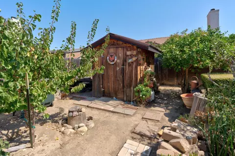 Exterior - 1427 Via Fraga, Gustine, CA 95322 photo 12 of 16
