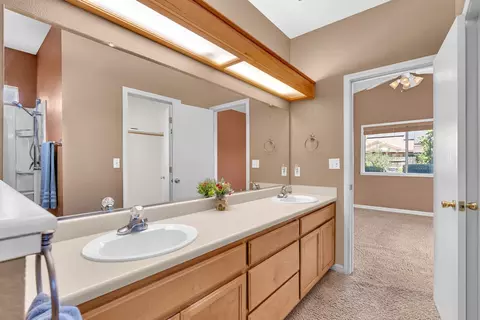 Bath - 1427 Via Fraga, Gustine, CA 95322 photo 2 of 2