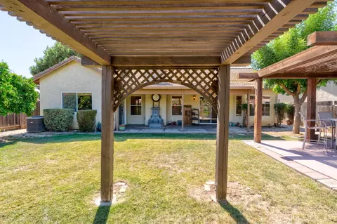 Exterior - 1427 Via Fraga, Gustine, CA 95322 photo 8 of 16