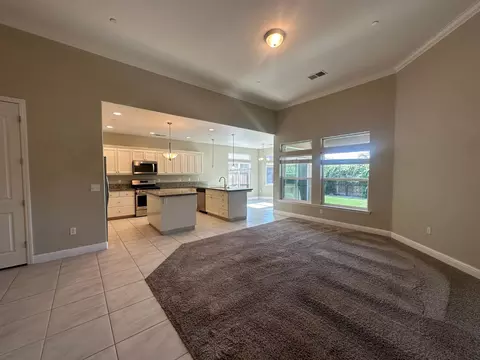 Living - 462 Hart Dr, Merced, CA 95348 photo 3 of 4