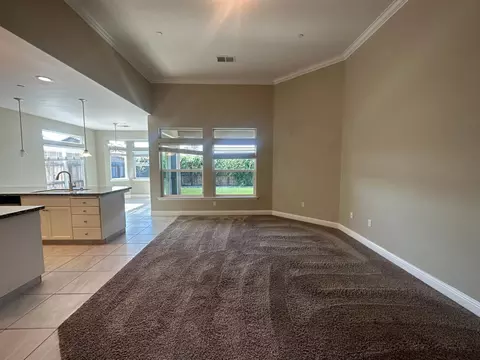 Living - 462 Hart Dr, Merced, CA 95348 photo 2 of 4