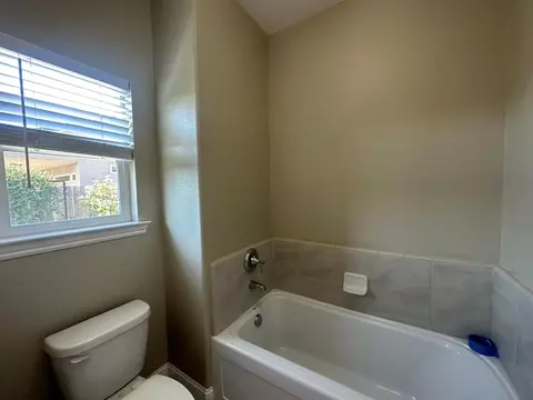 Bath - 462 Hart Dr, Merced, CA 95348 photo 2 of 2