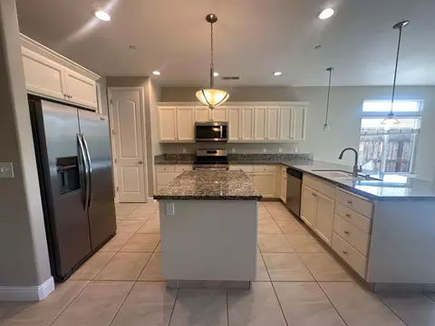 Kitchen - 462 Hart Dr, Merced, CA 95348 photo 4 of 4