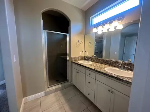 Bath - 462 Hart Dr, Merced, CA 95348 photo 1 of 2