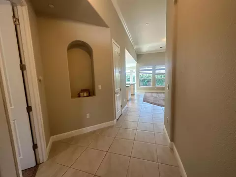 Entry Way - 462 Hart Dr, Merced, CA 95348 photo 1 of 2