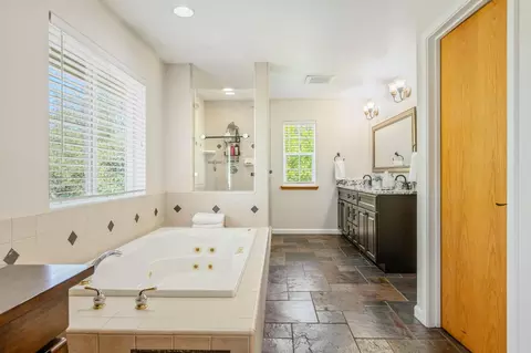 Bath - 1330 Lower Lake Dr, Placerville, CA 95667 photo 2 of 5