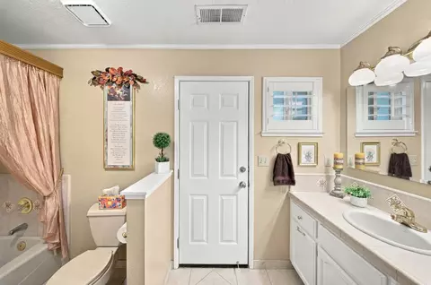 Bath - 1416 Seneca Pl, Modesto, CA 95358 photo 2 of 4