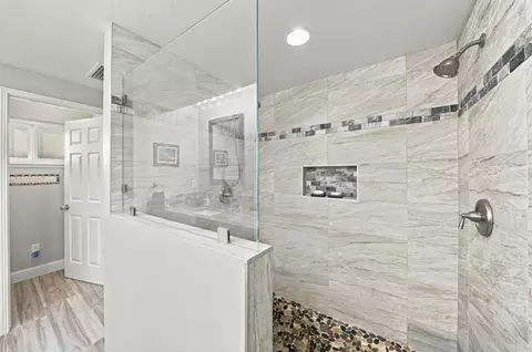 Bath - 1416 Seneca Pl, Modesto, CA 95358 photo 3 of 4