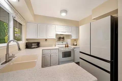 Kitchen - 564 Cribbs Rd, Placerville, CA 95667 photo 2 of 4