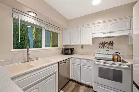 Kitchen - 564 Cribbs Rd, Placerville, CA 95667 photo 3 of 4