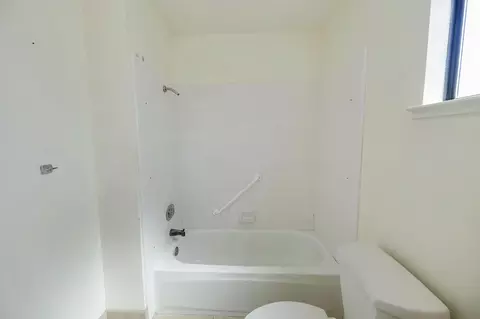 Bath - 3800 Spring Oak Dr, Modesto, CA 95355 photo 3 of 3