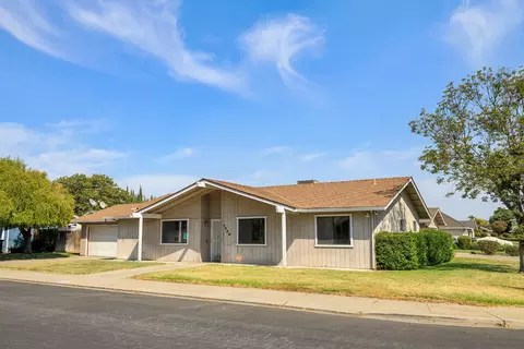 Exterior - 3800 Spring Oak Dr, Modesto, CA 95355 photo 2 of 9