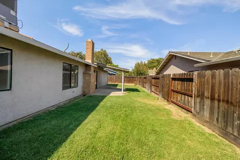 Exterior - 3800 Spring Oak Dr, Modesto, CA 95355 photo 8 of 9
