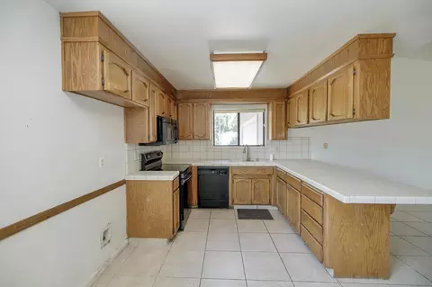 Kitchen - 3800 Spring Oak Dr, Modesto, CA 95355 photo 2 of 3