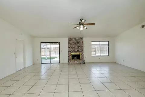 Living - 3800 Spring Oak Dr, Modesto, CA 95355 photo 2 of 5