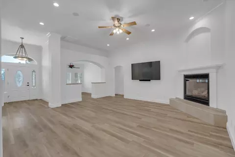 Living - 2424 Thaddeous Dr, Escalon, CA 95320 photo 2 of 9
