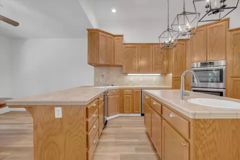 Kitchen - 2424 Thaddeous Dr, Escalon, CA 95320 photo 2 of 5