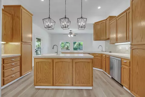 Kitchen - 2424 Thaddeous Dr, Escalon, CA 95320 photo 5 of 5