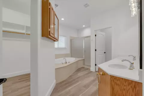 Entry Way - 2424 Thaddeous Dr, Escalon, CA 95320 photo 2 of 4