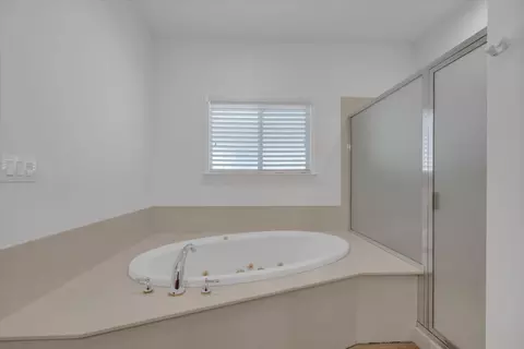 Bath - 2424 Thaddeous Dr, Escalon, CA 95320 photo 1 of 3