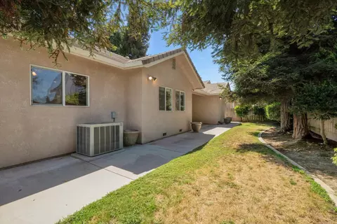 Exterior - 2424 Thaddeous Dr, Escalon, CA 95320 photo 7 of 9
