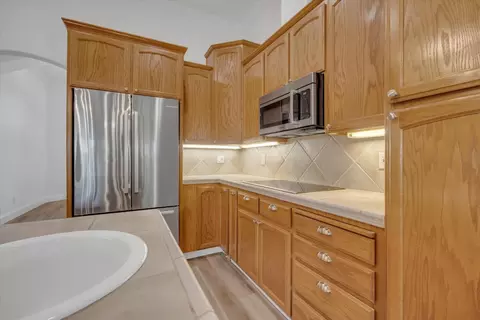 Kitchen - 2424 Thaddeous Dr, Escalon, CA 95320 photo 3 of 5