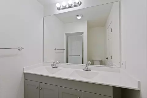 Bath - 2205 College Ave, Modesto, CA 95350 photo 3 of 4
