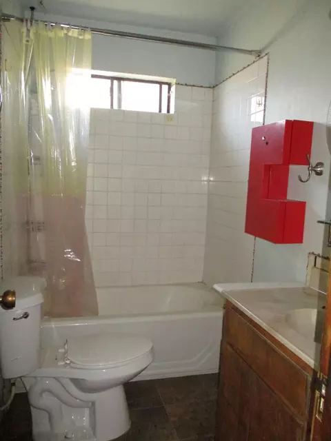 Bath - 724 S School St, Lodi, CA 95240 photo 1 of 1