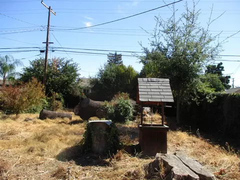 Exterior - 724 S School St, Lodi, CA 95240 photo 5 of 9