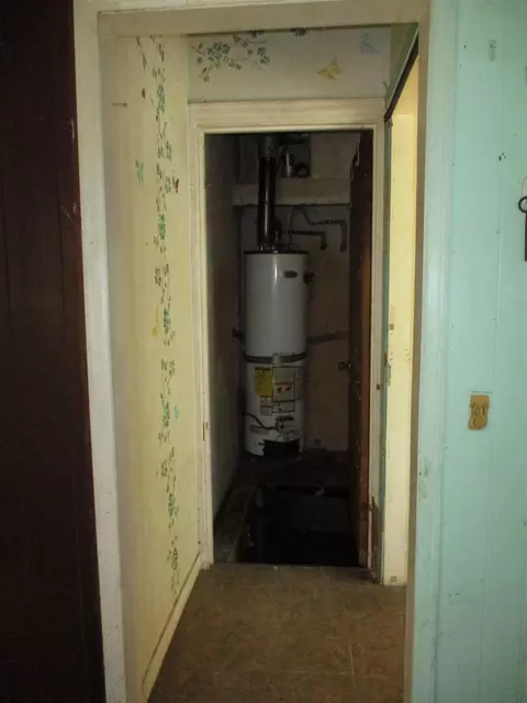 Entry Way - 724 S School St, Lodi, CA 95240 photo 4 of 4