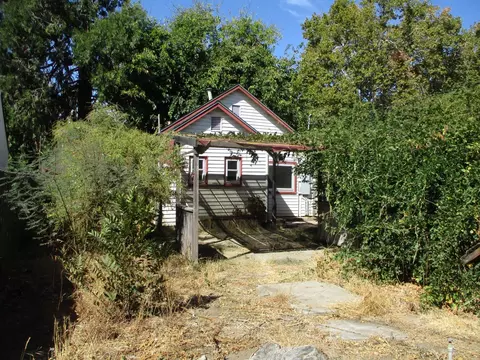 Exterior - 724 S School St, Lodi, CA 95240 photo 3 of 9