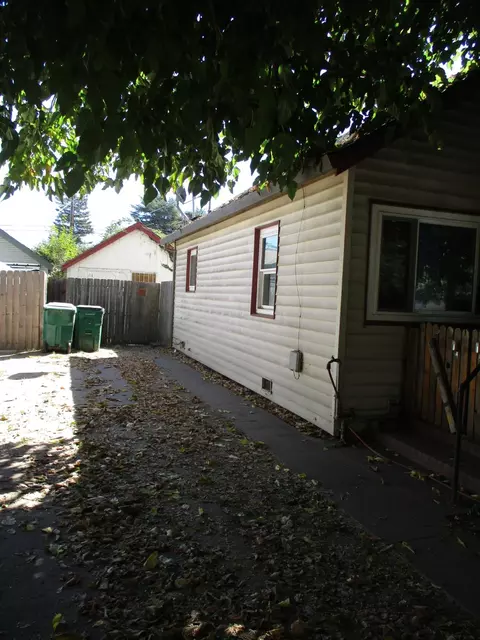 Exterior - 724 S School St, Lodi, CA 95240 photo 2 of 9