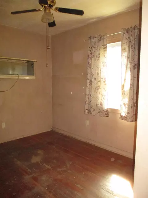 Bedroom - 724 S School St, Lodi, CA 95240 photo 1 of 3