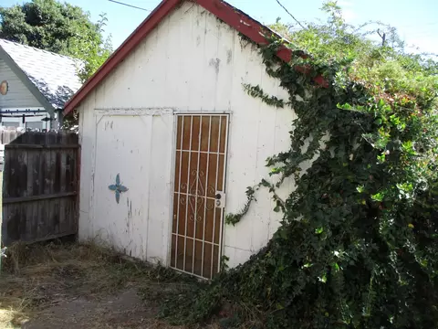 Exterior - 724 S School St, Lodi, CA 95240 photo 9 of 9