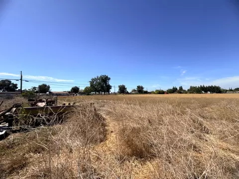 Exterior - 11663 E Copperopolis Rd, Stockton, CA 95215 photo 5 of 16