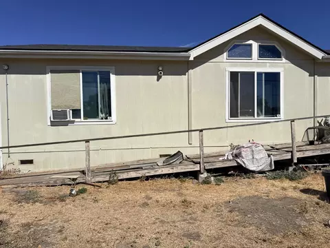 Exterior - 11663 E Copperopolis Rd, Stockton, CA 95215 photo 2 of 16