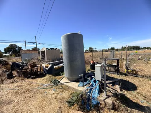Exterior - 11663 E Copperopolis Rd, Stockton, CA 95215 photo 11 of 16