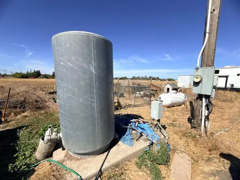 Exterior - 11663 E Copperopolis Rd, Stockton, CA 95215 photo 7 of 16