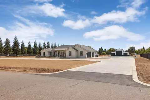 Exterior - 13514 John Rocha Cir, Galt, CA 95632 photo 15 of 17