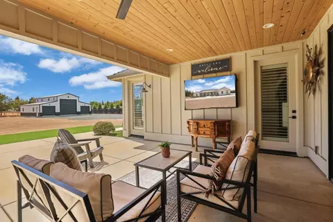 Exterior - 13514 John Rocha Cir, Galt, CA 95632 photo 11 of 17