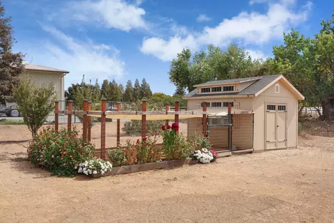 Exterior - 13514 John Rocha Cir, Galt, CA 95632 photo 7 of 17