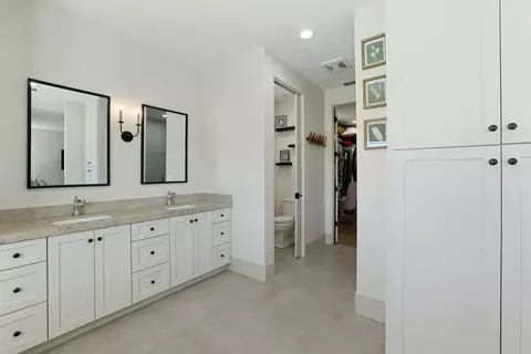 Bath - 13514 John Rocha Cir, Galt, CA 95632 photo 4 of 6