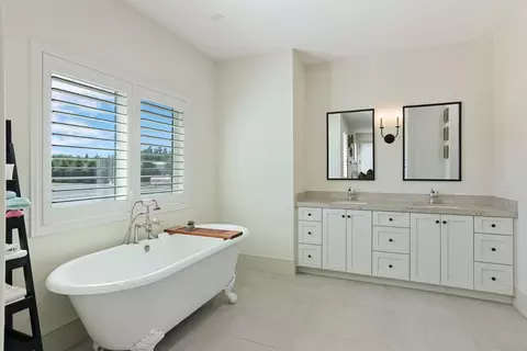 Bath - 13514 John Rocha Cir, Galt, CA 95632 photo 3 of 6