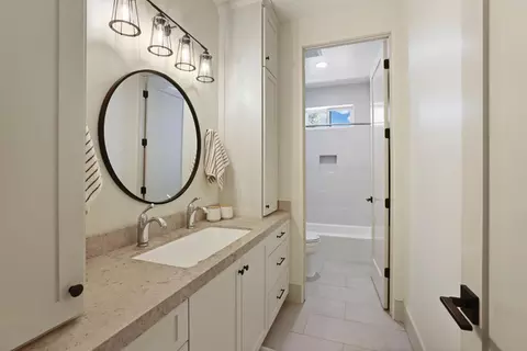 Bath - 13514 John Rocha Cir, Galt, CA 95632 photo 1 of 6