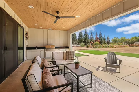 Exterior - 13514 John Rocha Cir, Galt, CA 95632 photo 10 of 17