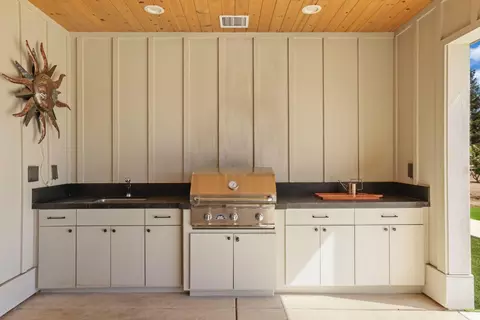 Kitchen - 13514 John Rocha Cir, Galt, CA 95632 photo 9 of 9