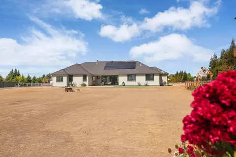 Exterior - 13514 John Rocha Cir, Galt, CA 95632 photo 9 of 17