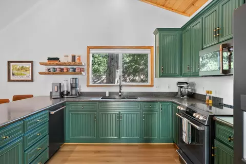 Kitchen - 1859 Michele Way, Arnold, CA 95223 photo 3 of 5