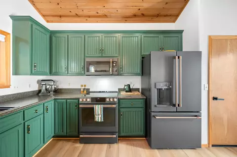 Kitchen - 1859 Michele Way, Arnold, CA 95223 photo 4 of 5