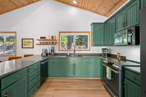 Kitchen - 1859 Michele Way, Arnold, CA 95223 photo 2 of 5